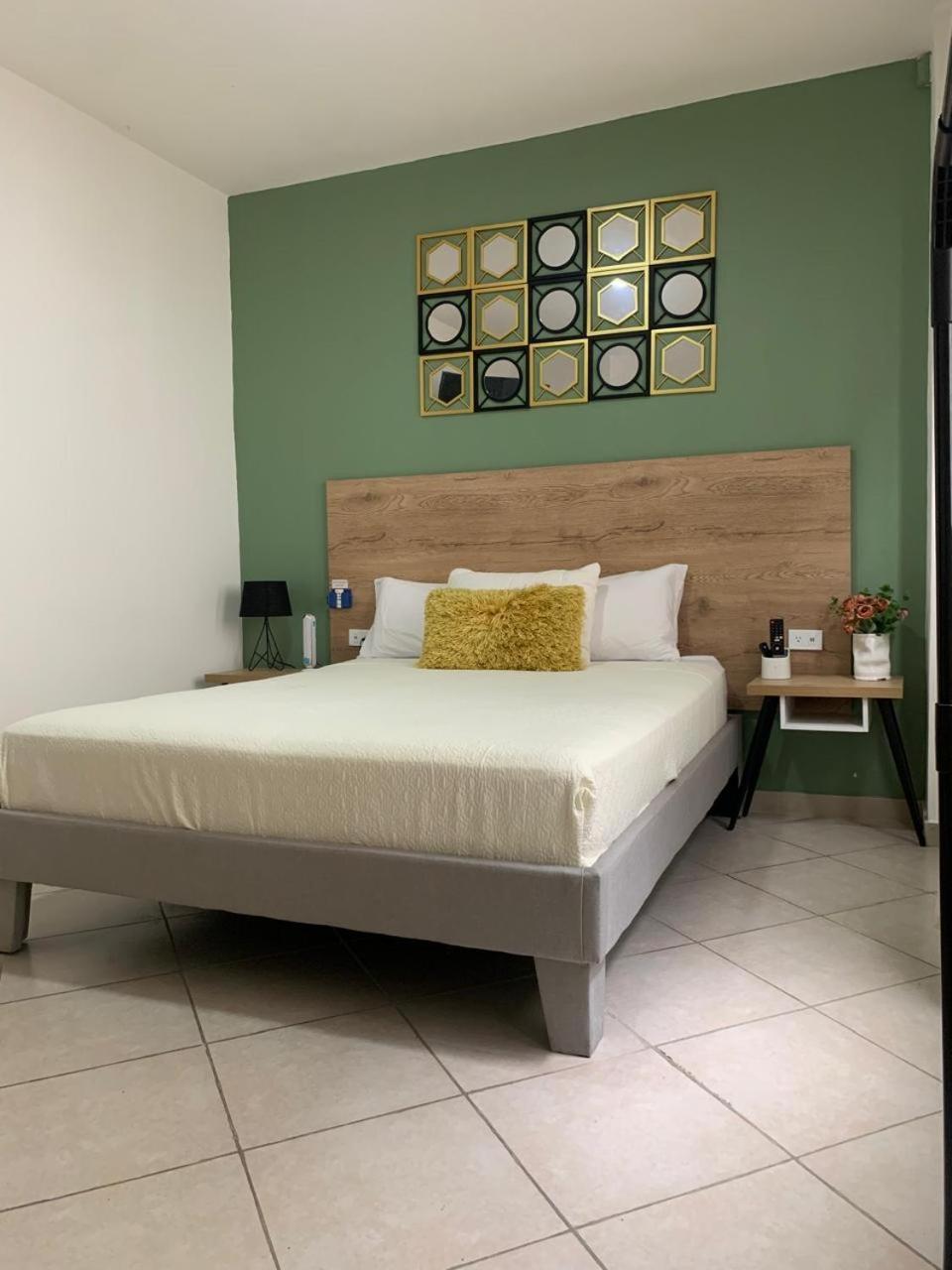 Los Soles Suite Mall Del Sol Guayaquil Airport Exterior foto